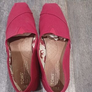 TOMS Women's Red Canvas Shoes 8.5